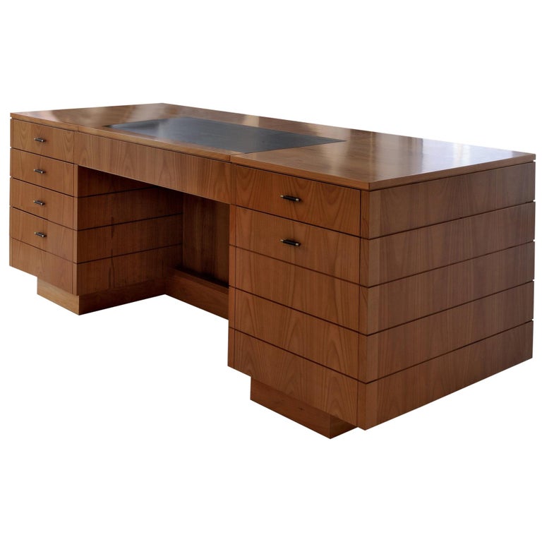 desk dubai